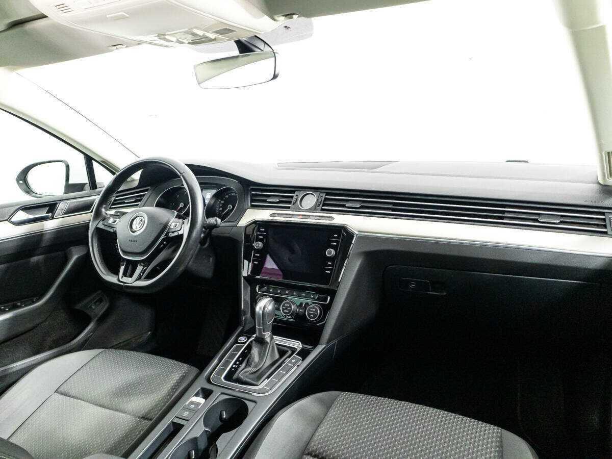 Volkswagen Passat б/у, 2017, Роботизированная. Фото: #8