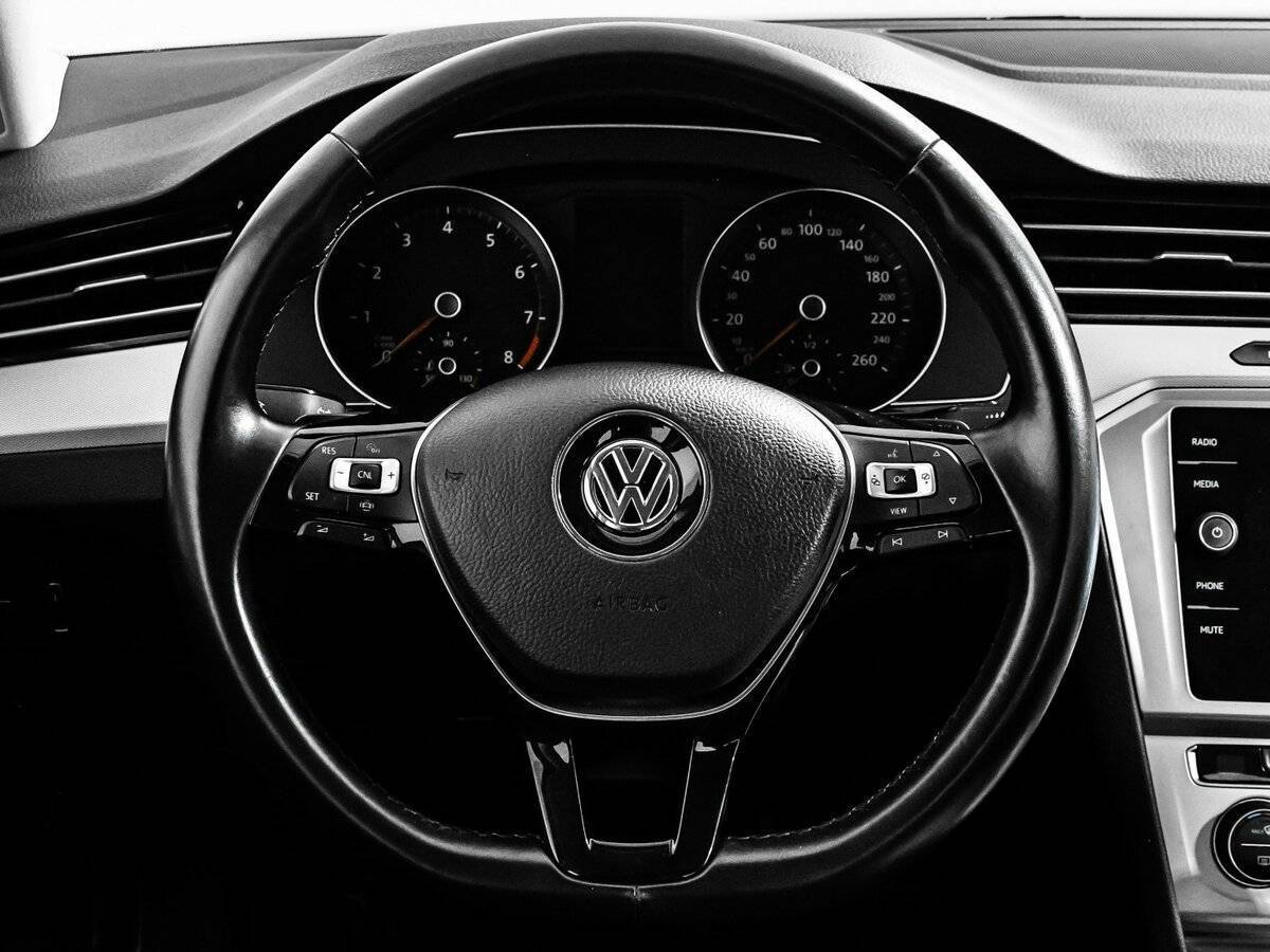Volkswagen Passat б/у, 2018, Роботизированная. Фото: #11