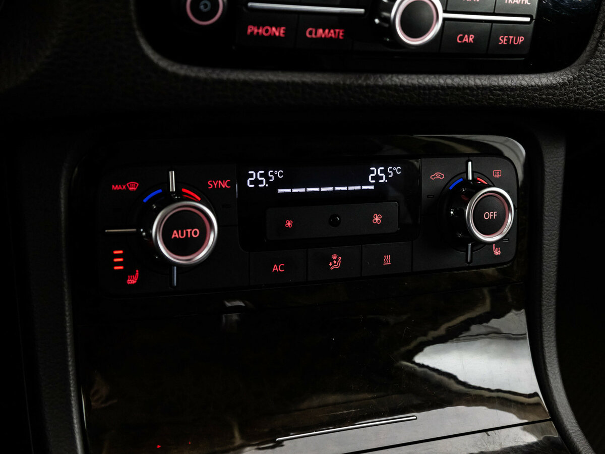 Volkswagen Touareg б/у, 2012, Автоматическая. Фото: #12