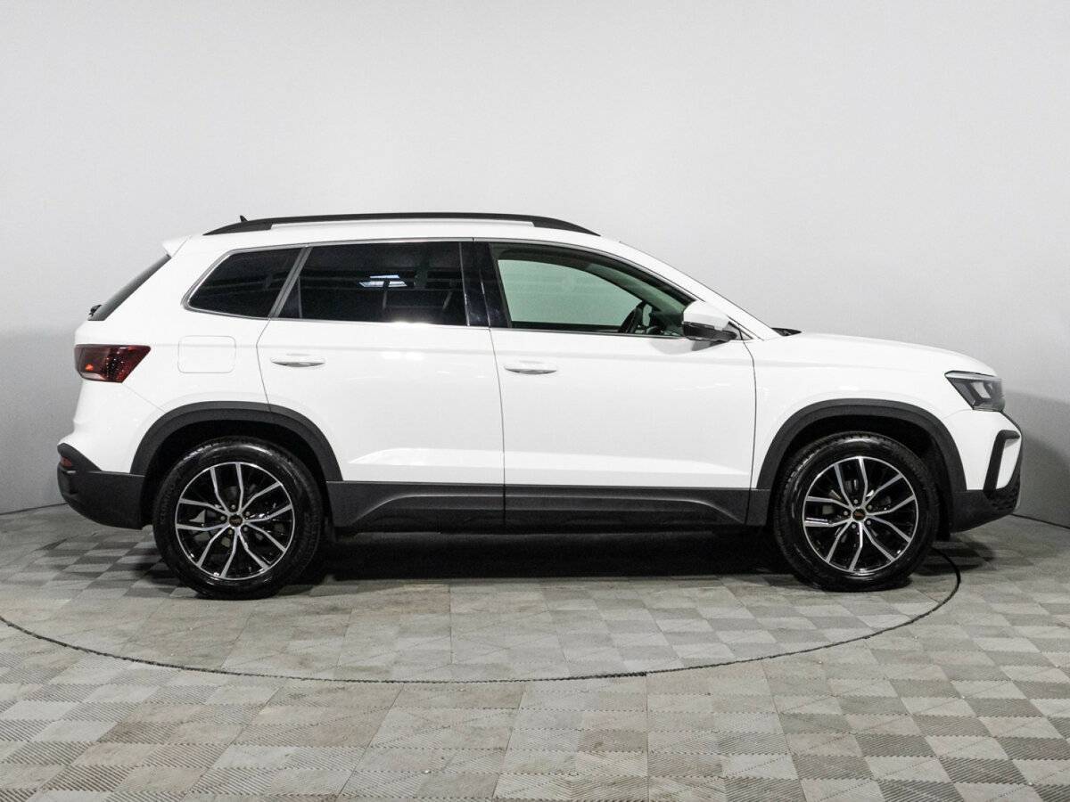 Volkswagen Taos б/у, 2021, Автоматическая. Фото: #3