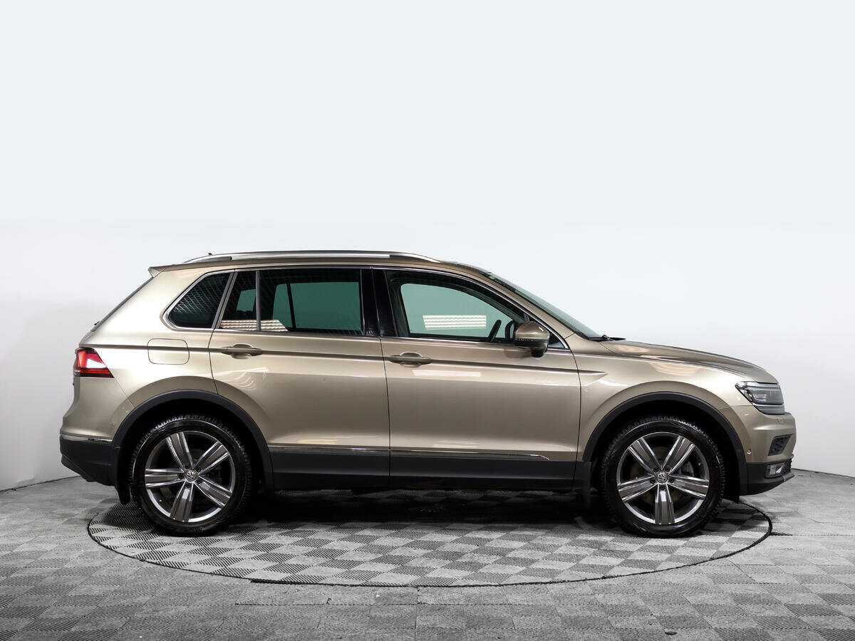 Volkswagen Tiguan б/у, 2017, Роботизированная. Фото: #2
