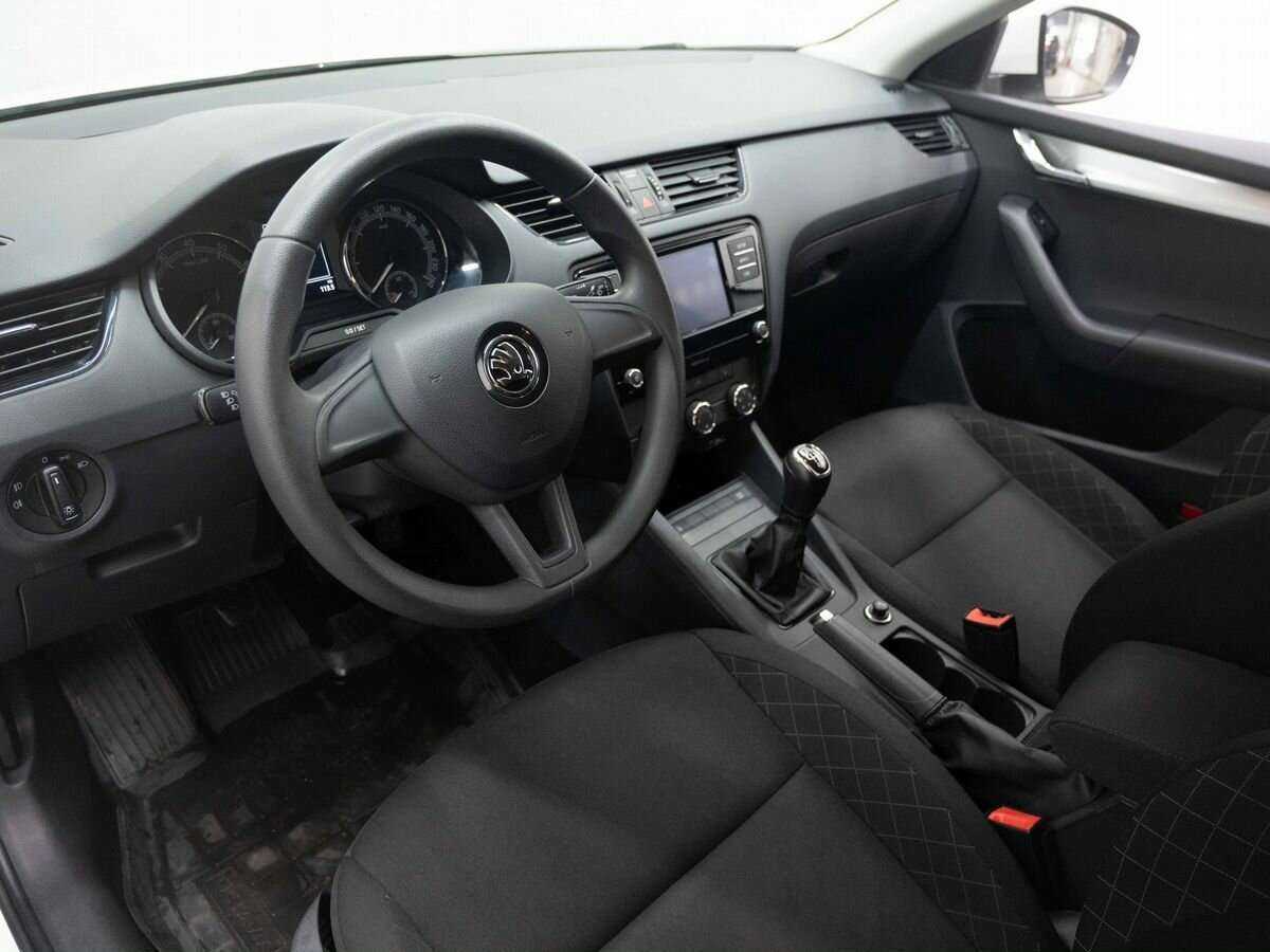 Skoda Octavia б/у, 2019, Механическая. Фото: #6