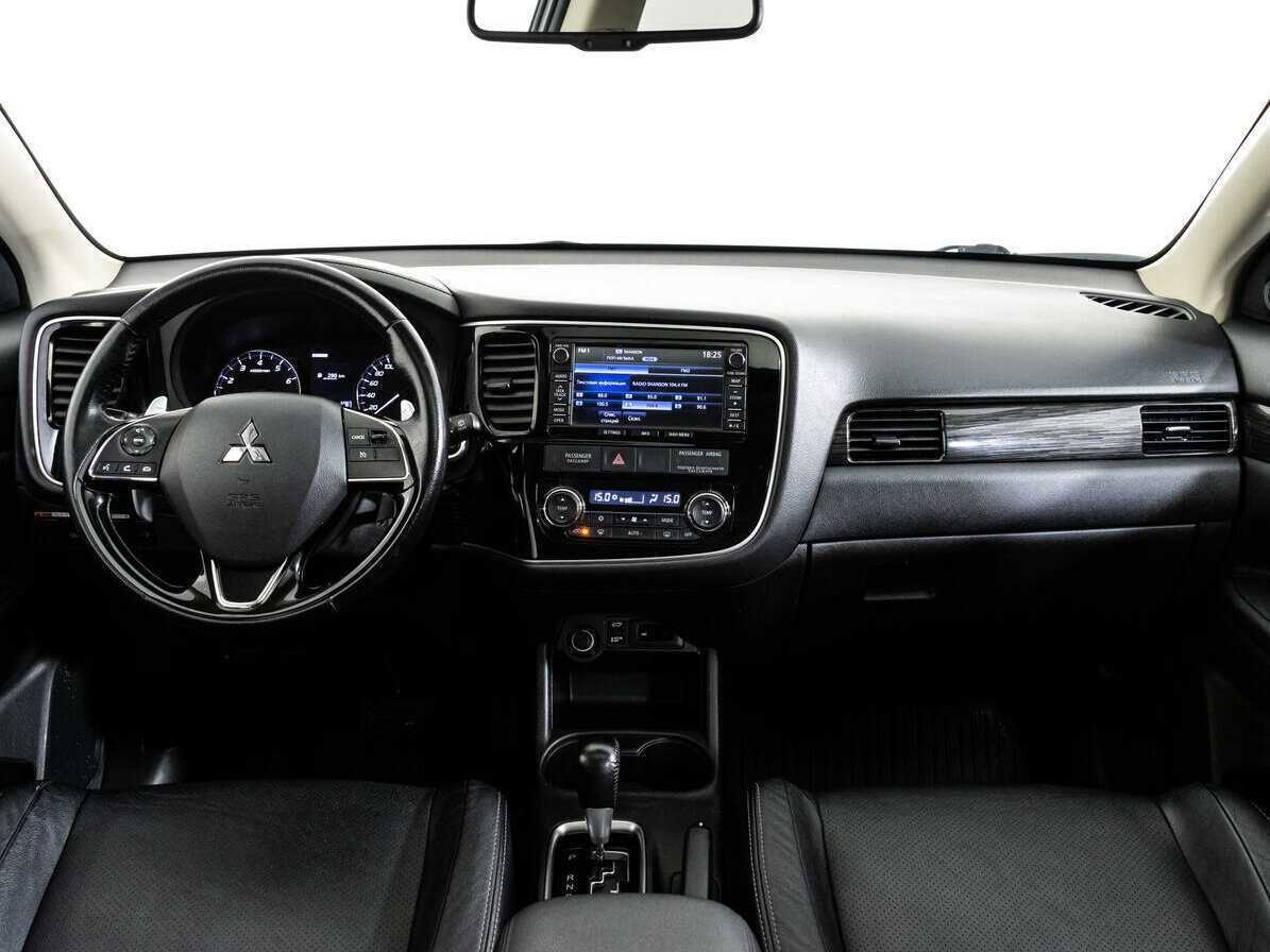 Mitsubishi Outlander б/у, 2016, Автоматическая. Фото: #9
