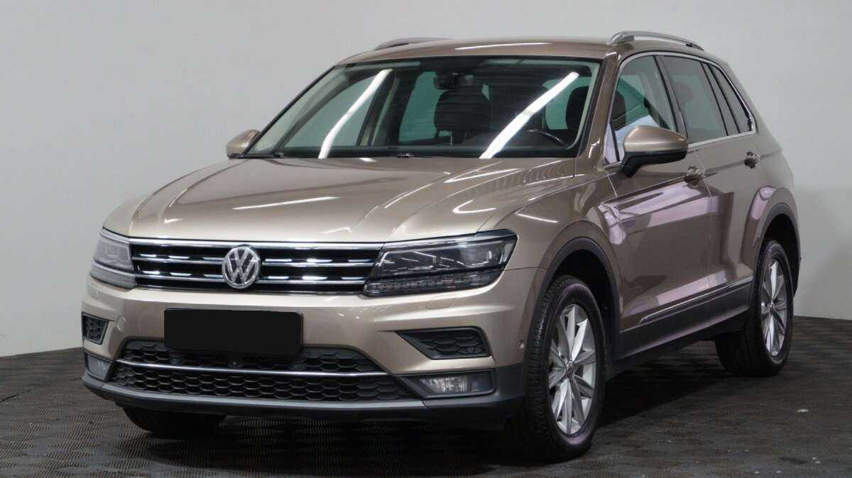Volkswagen Tiguan б/у, 2018, Роботизированная. Посмотреть фото