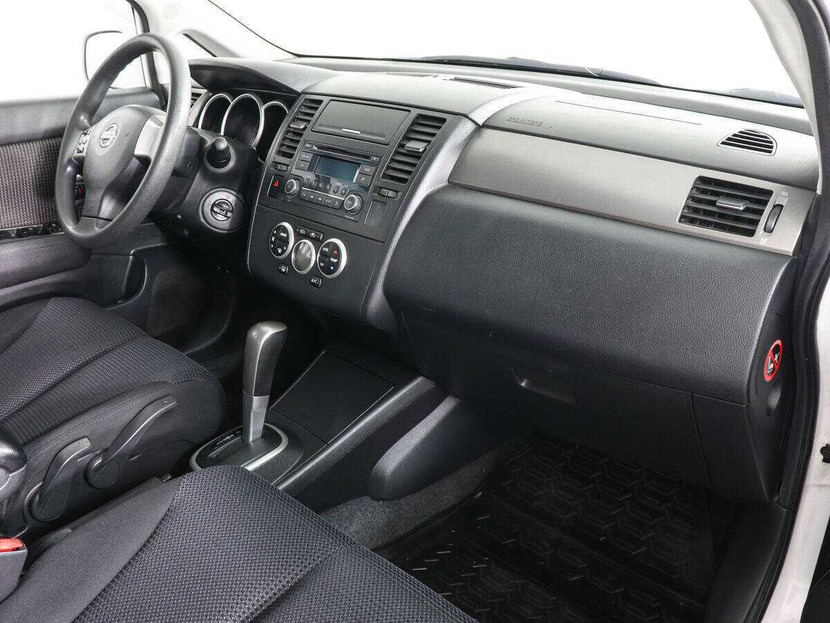 Nissan Tiida б/у, 2013, Автоматическая. Фото: #9