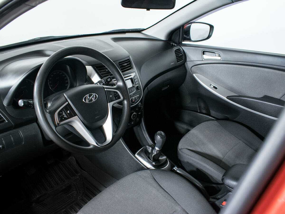 Hyundai Solaris б/у, 2012, Механическая. Фото: #12