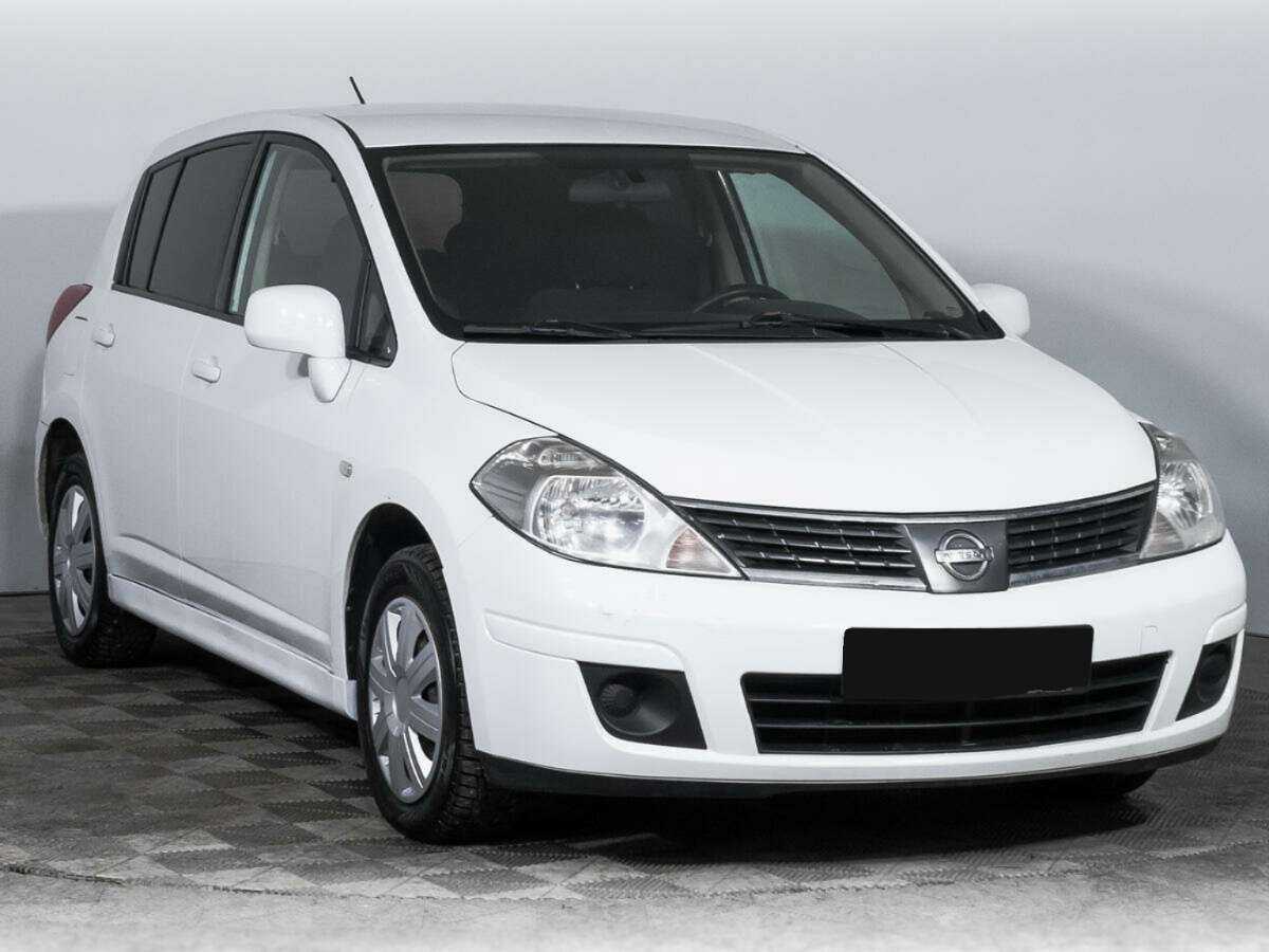 Nissan Tiida б/у, 2013, Механическая. Фото: #2