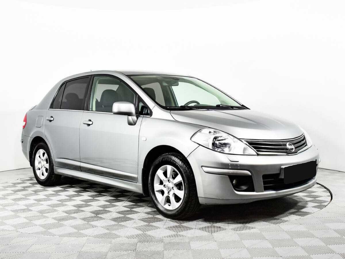Nissan Tiida б/у, 2013, Механическая. Фото: #2