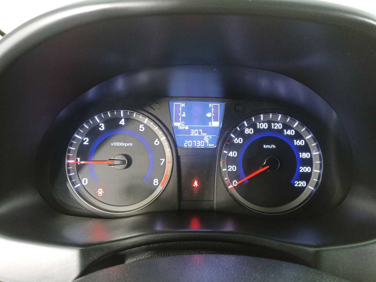 Hyundai Solaris б/у, 2015, Механическая. Фото: #12