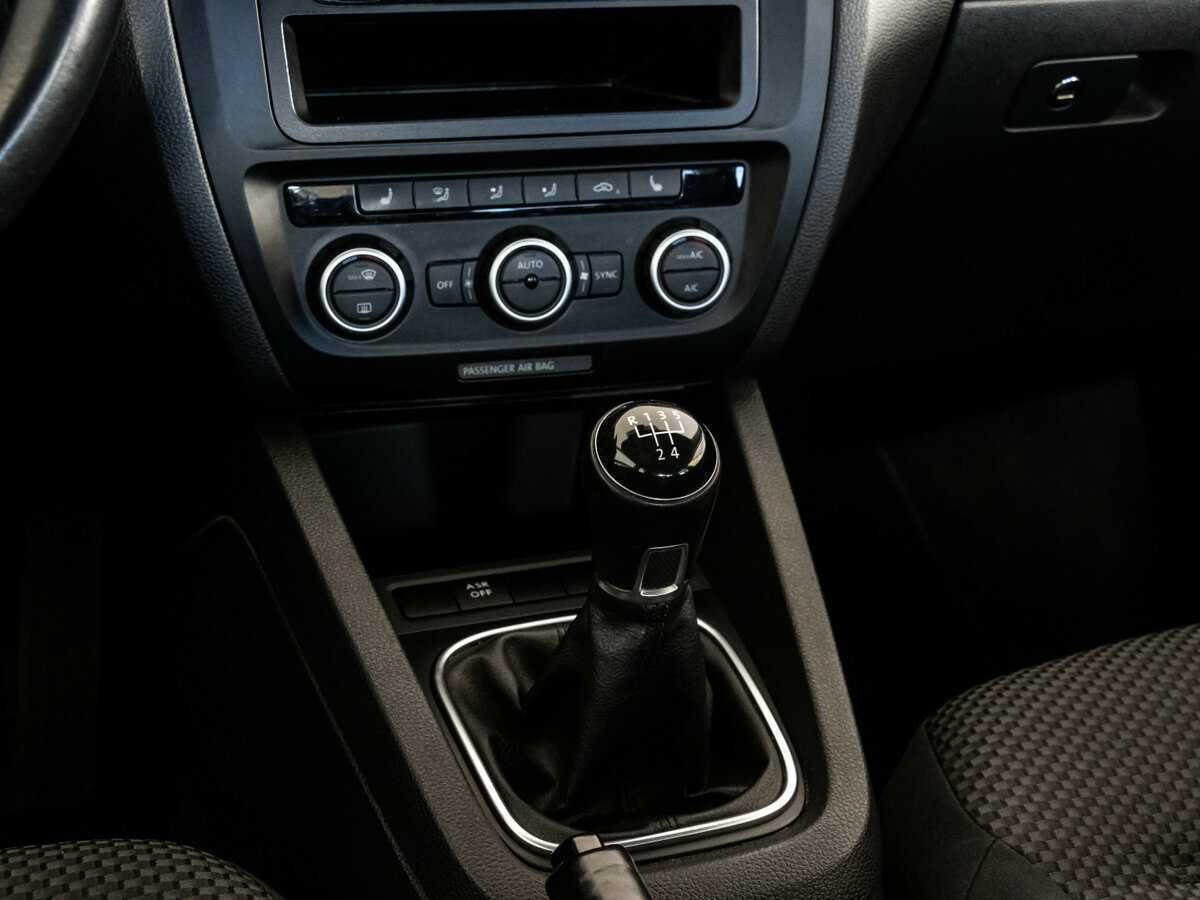 Volkswagen Jetta б/у, 2013, Механическая. Фото: #9