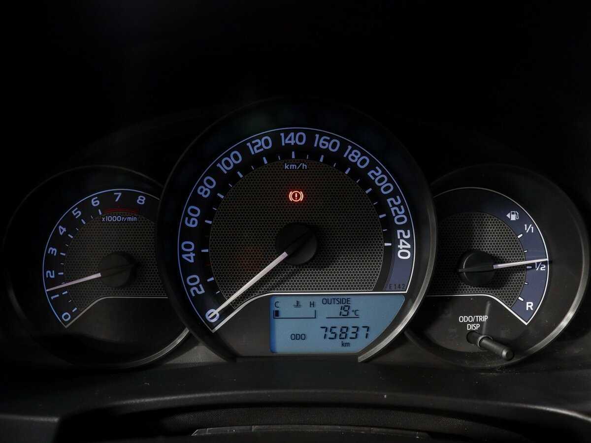Toyota Corolla б/у, 2014, Механическая. Фото: #10