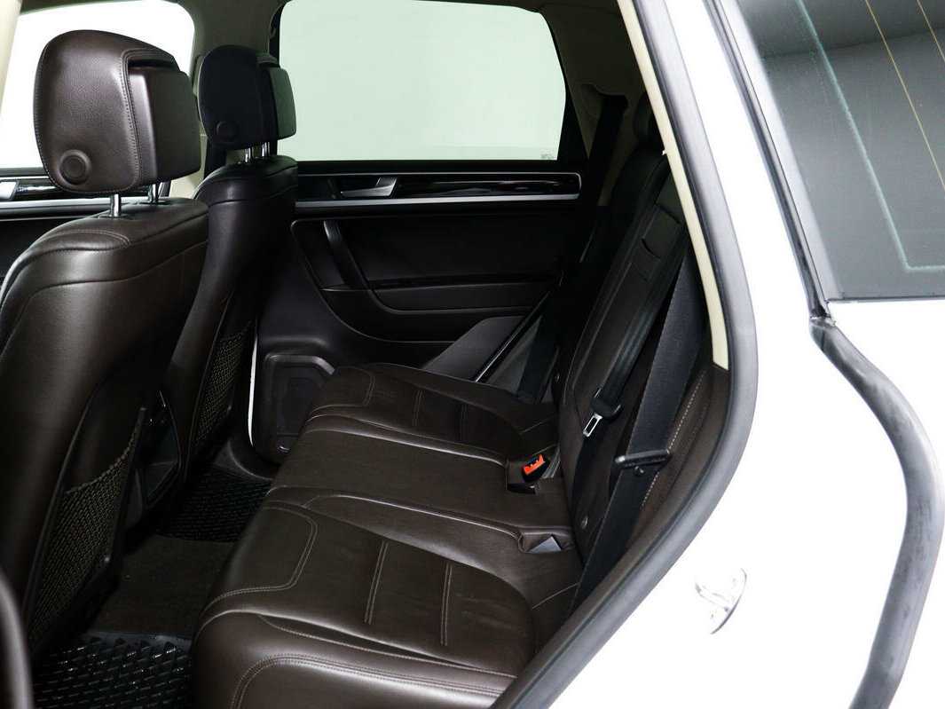 Volkswagen Touareg б/у, 2012, Автоматическая. Фото: #11