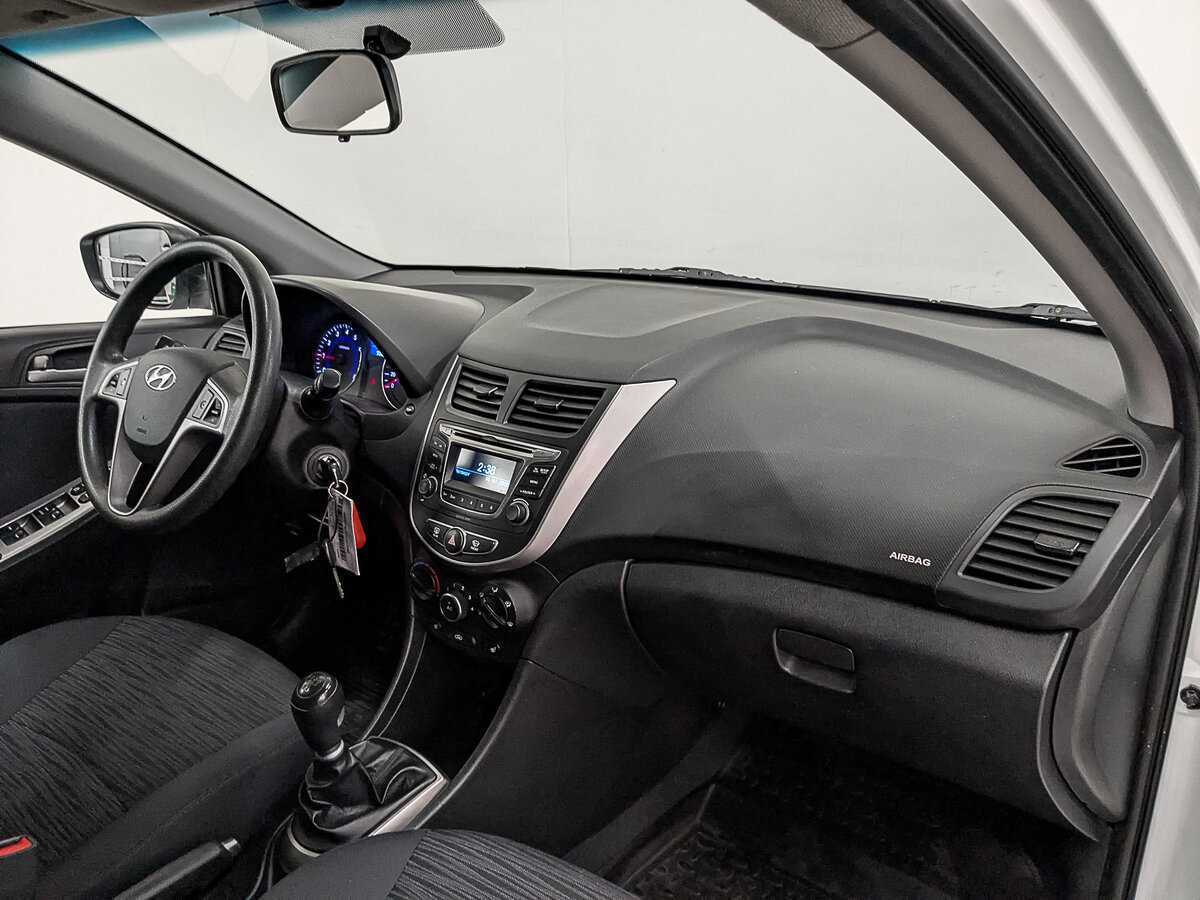 Hyundai Solaris б/у, 2015, Механическая. Фото: #10