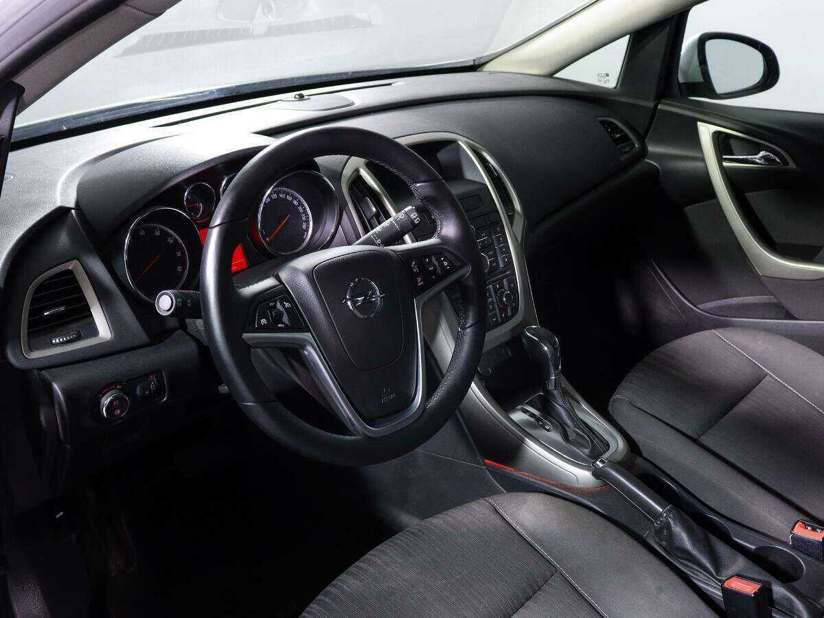 Opel Astra б/у, 2012, Автоматическая. Фото: #11