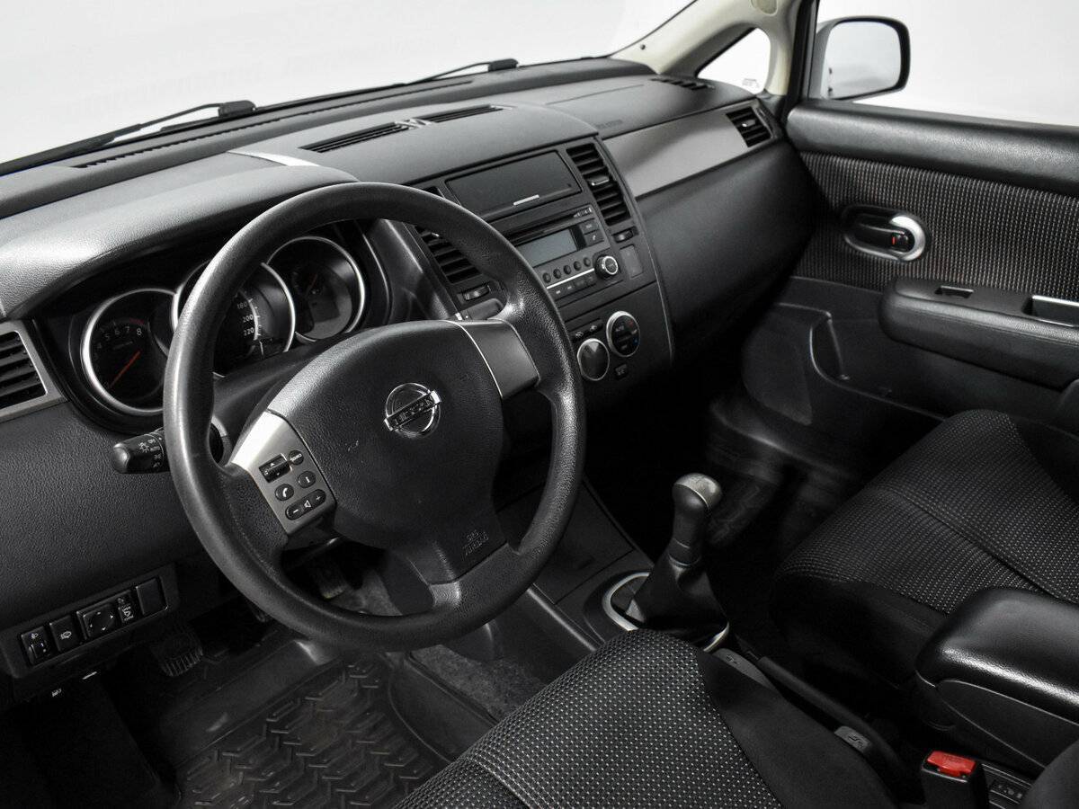 Nissan Tiida б/у, 2013, Механическая. Фото: #8