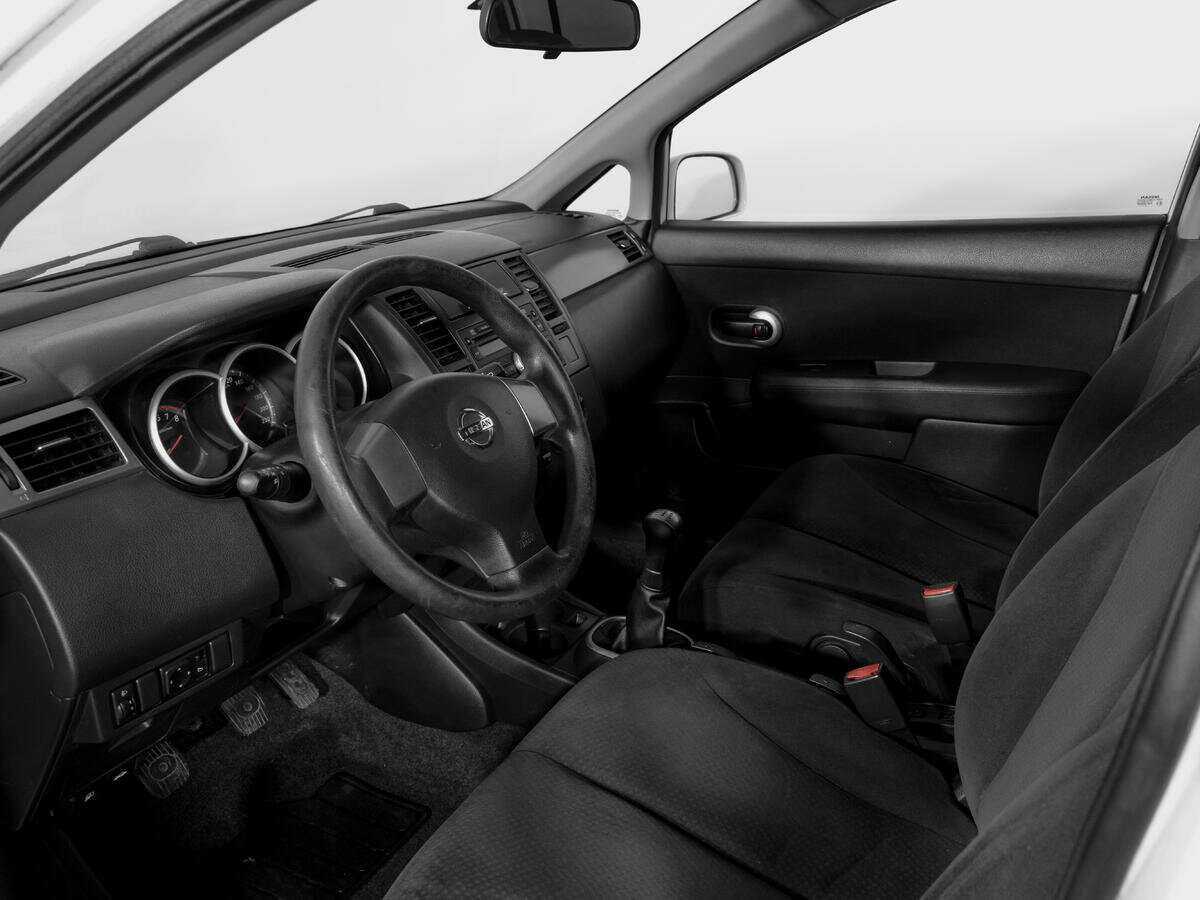 Nissan Tiida б/у, 2013, Механическая. Фото: #13