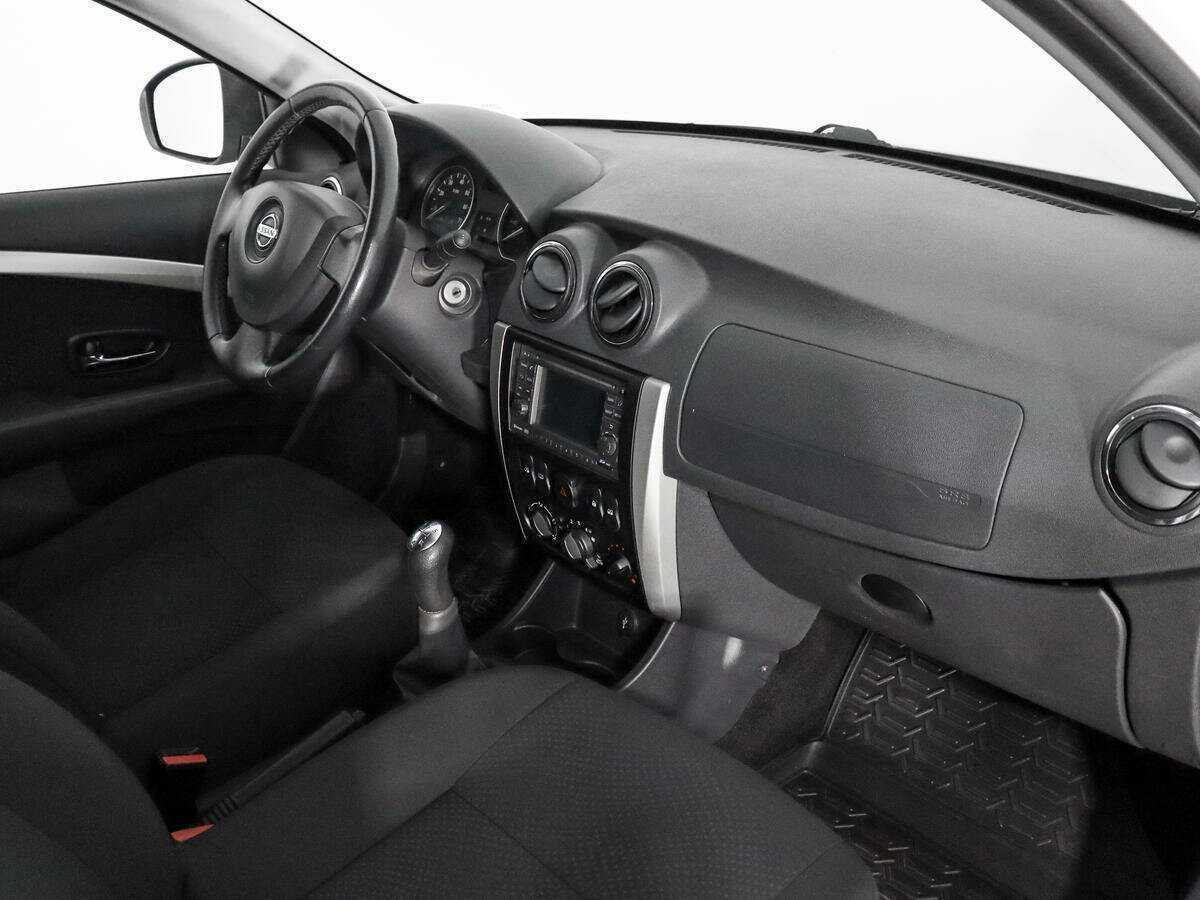 Nissan Almera б/у, 2015, Механическая. Фото: #8