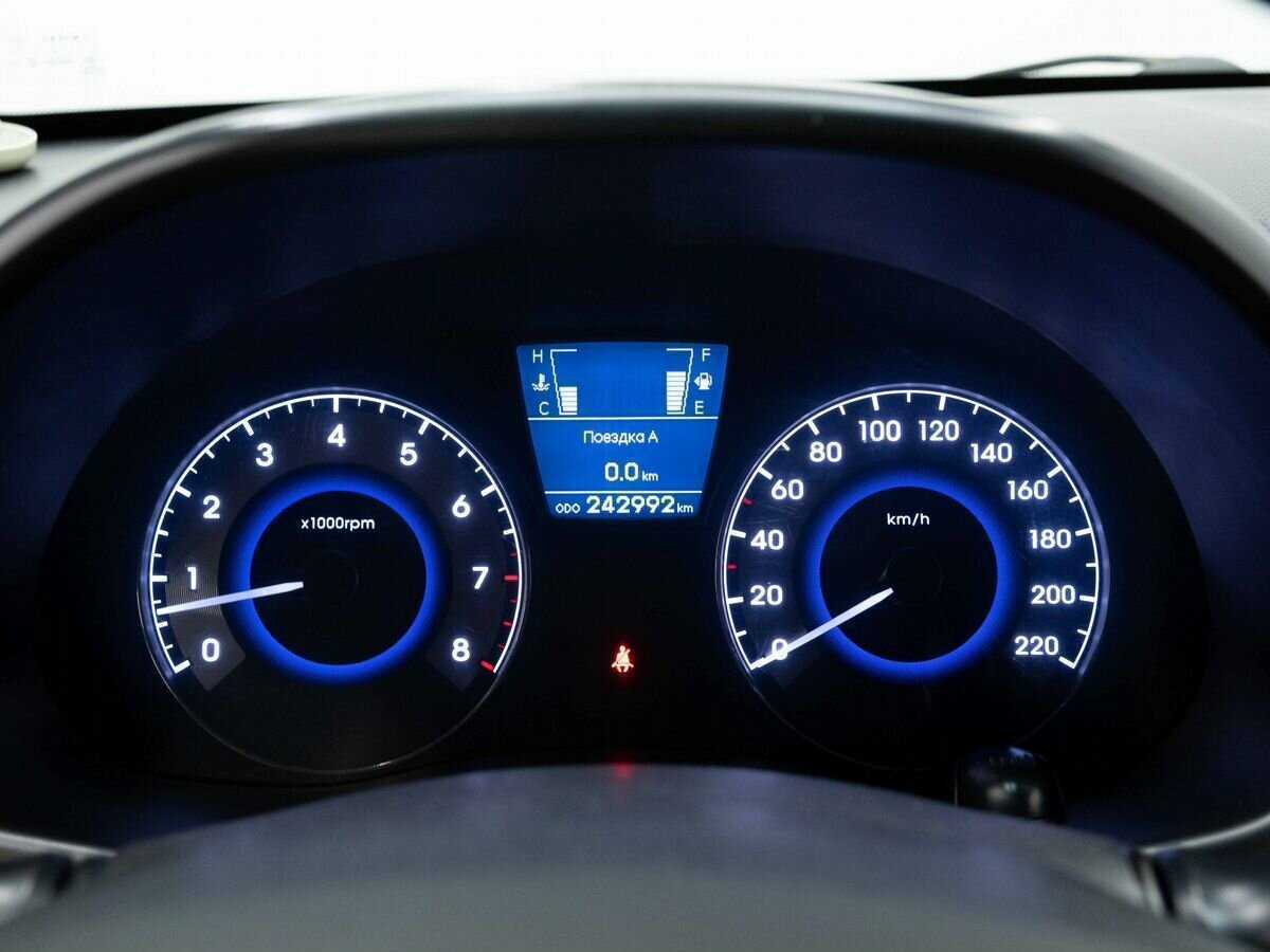 Hyundai Solaris б/у, 2012, Механическая. Фото: #16