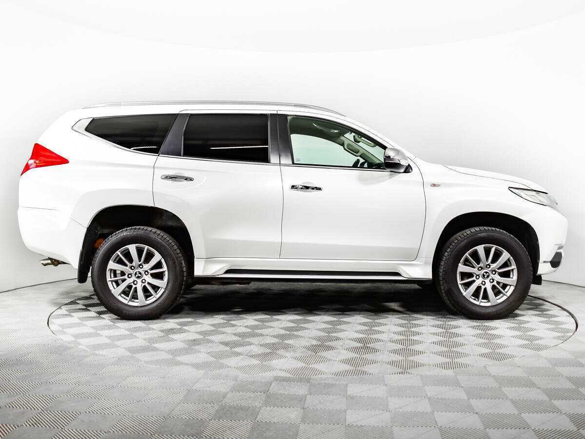Mitsubishi Pajero Sport б/у, 2017, Механическая. Фото: #3