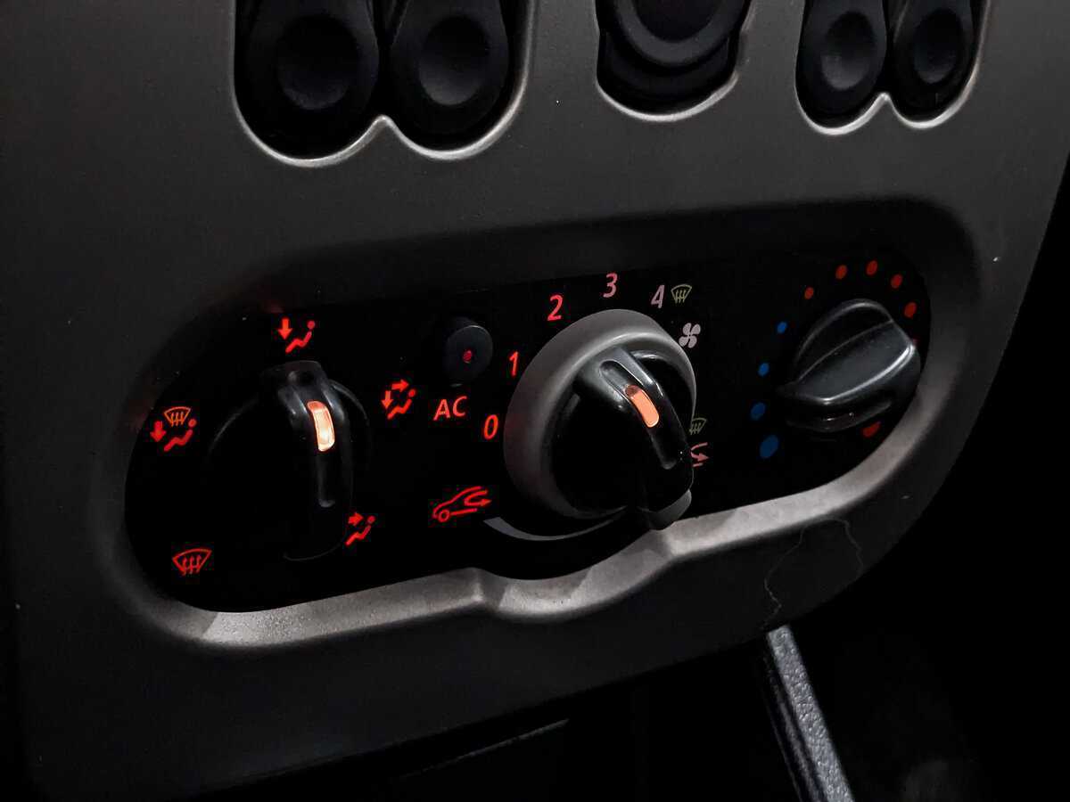 Renault Sandero б/у, 2012, Автоматическая. Фото: #20