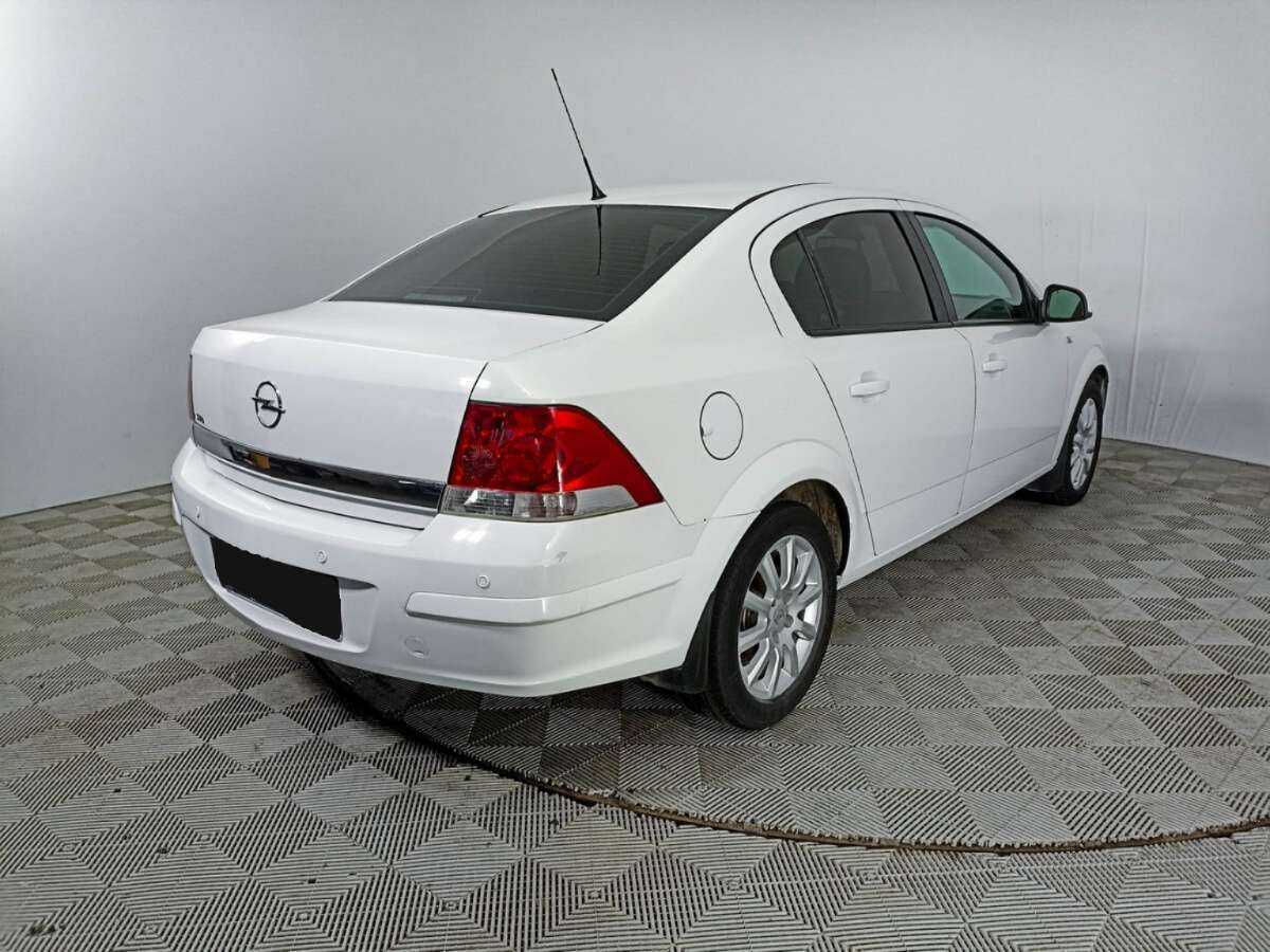 Opel Astra б/у, 2013, Механическая. Фото: #4