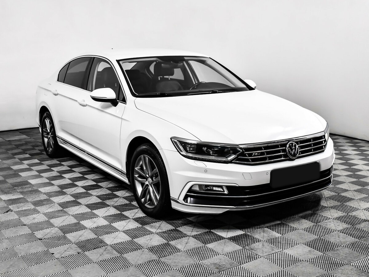 Volkswagen Passat б/у, 2018, Роботизированная. Фото: #2