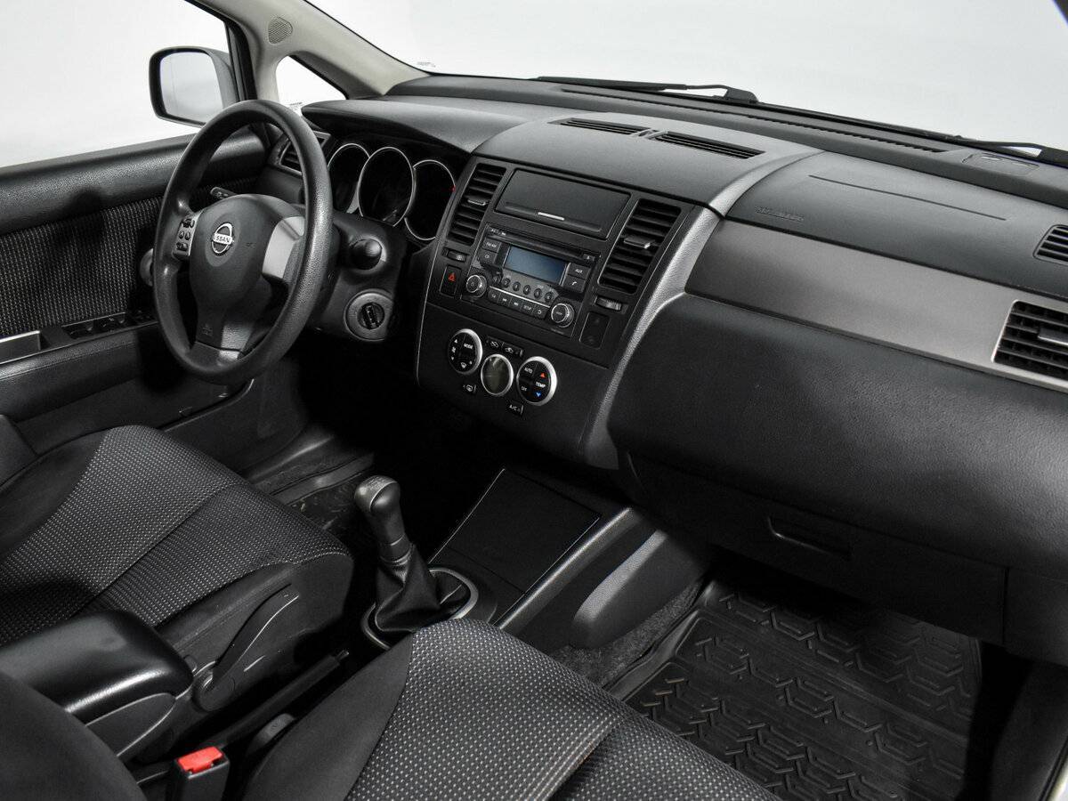 Nissan Tiida б/у, 2013, Механическая. Фото: #11