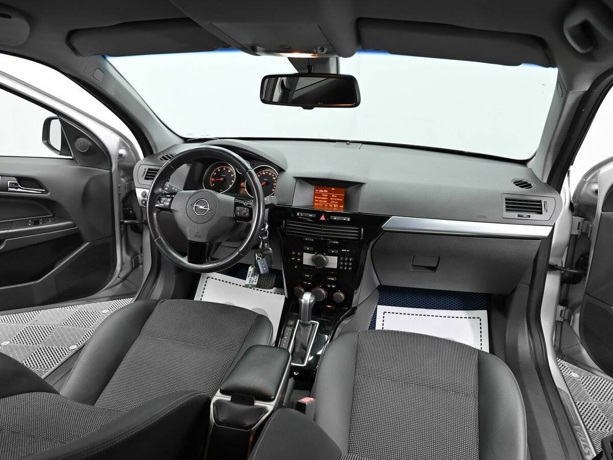 Opel Astra б/у, 2012, Автоматическая. Фото: #10