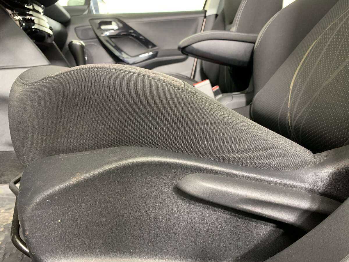 Peugeot 208 б/у, 2013, Автоматическая. Фото: #13