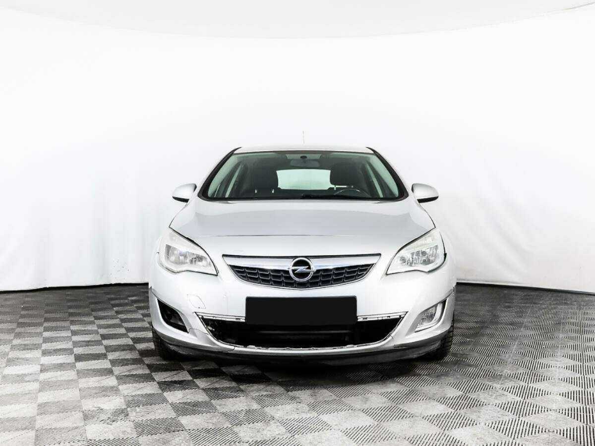 Opel Astra б/у, 2012, Механическая. Фото: #1