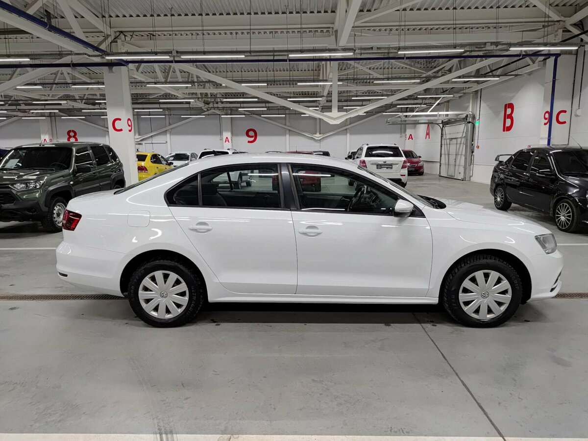 Volkswagen Jetta б/у, 2016, Механическая. Фото: #3