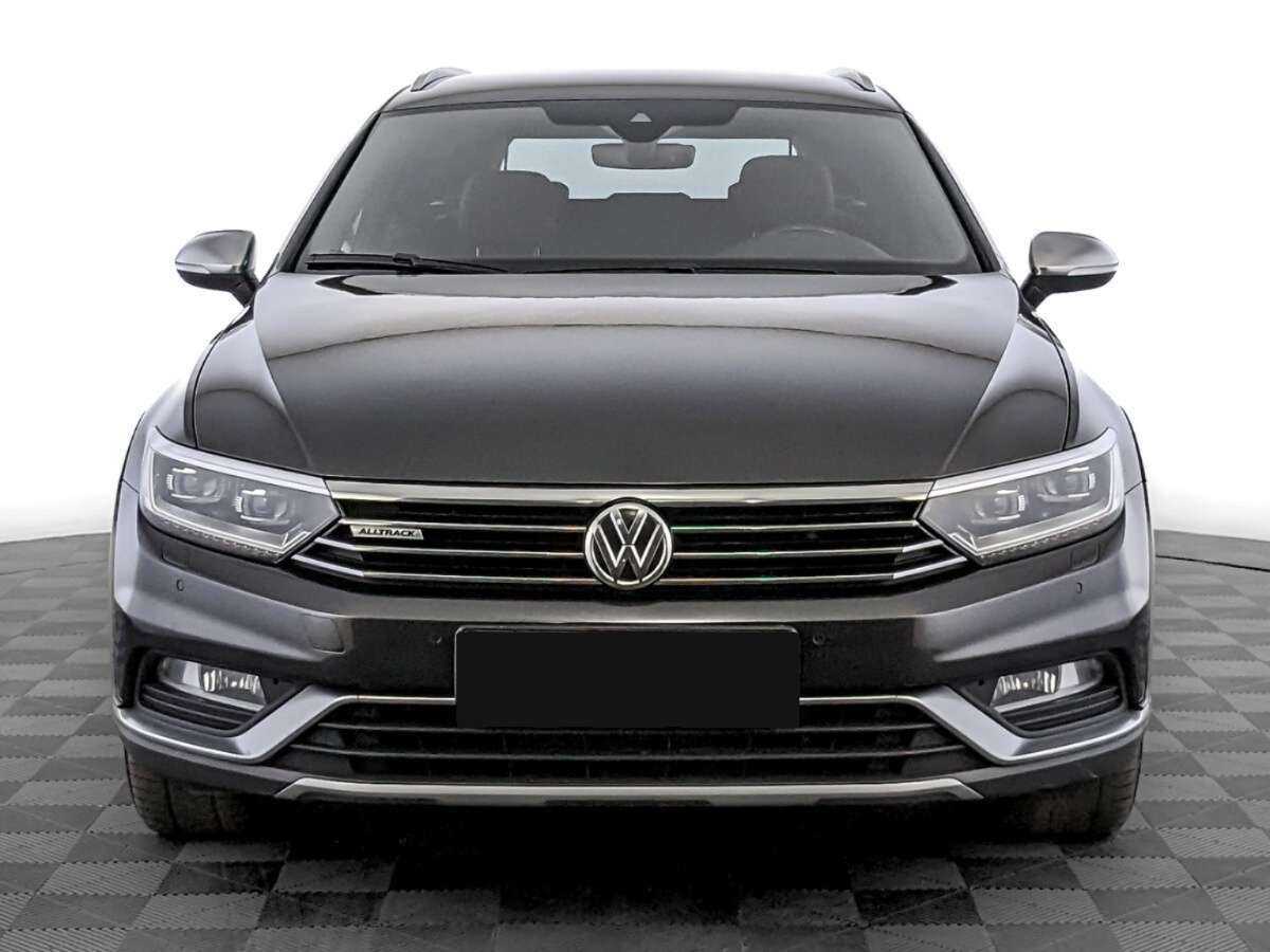 Volkswagen Passat б/у, 2018, Роботизированная. Фото: #1