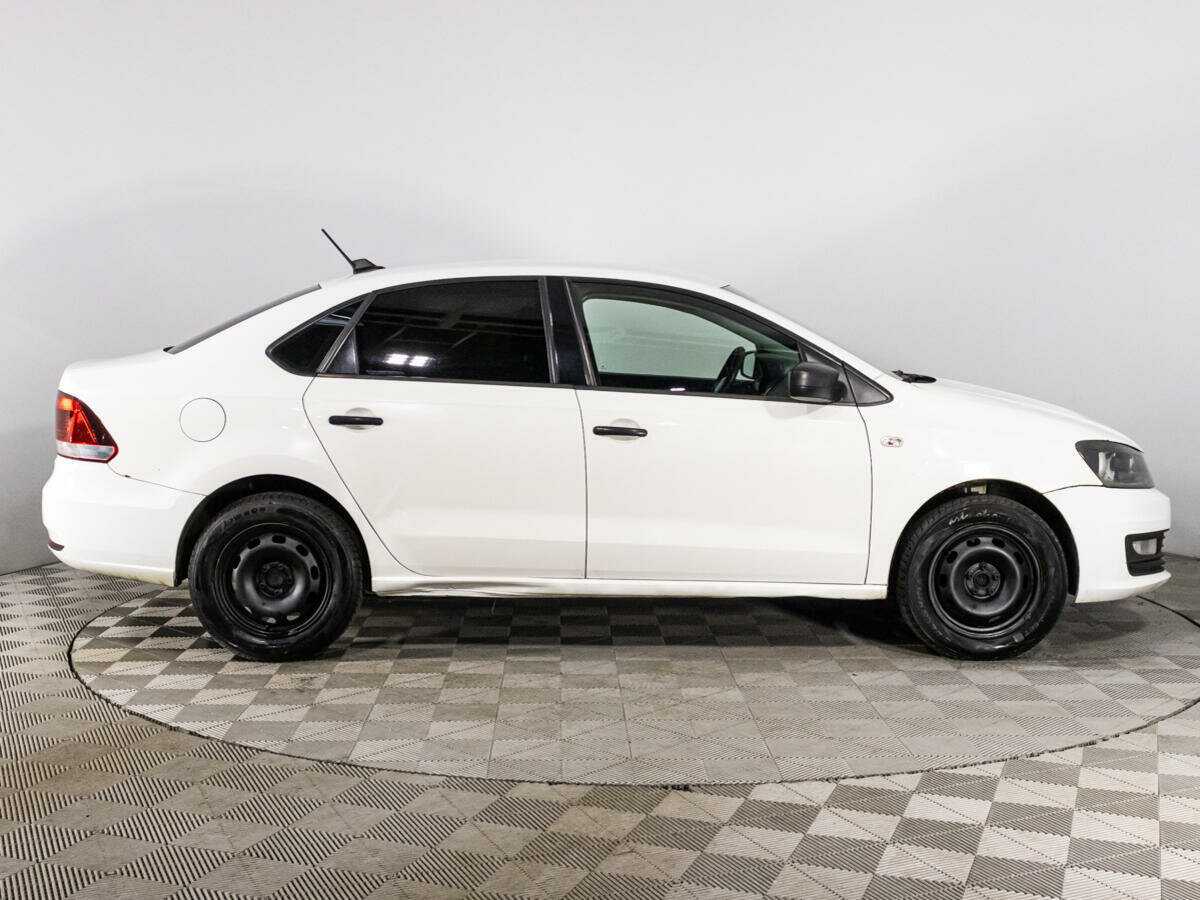 Volkswagen Polo б/у, 2017, Механическая. Фото: #2
