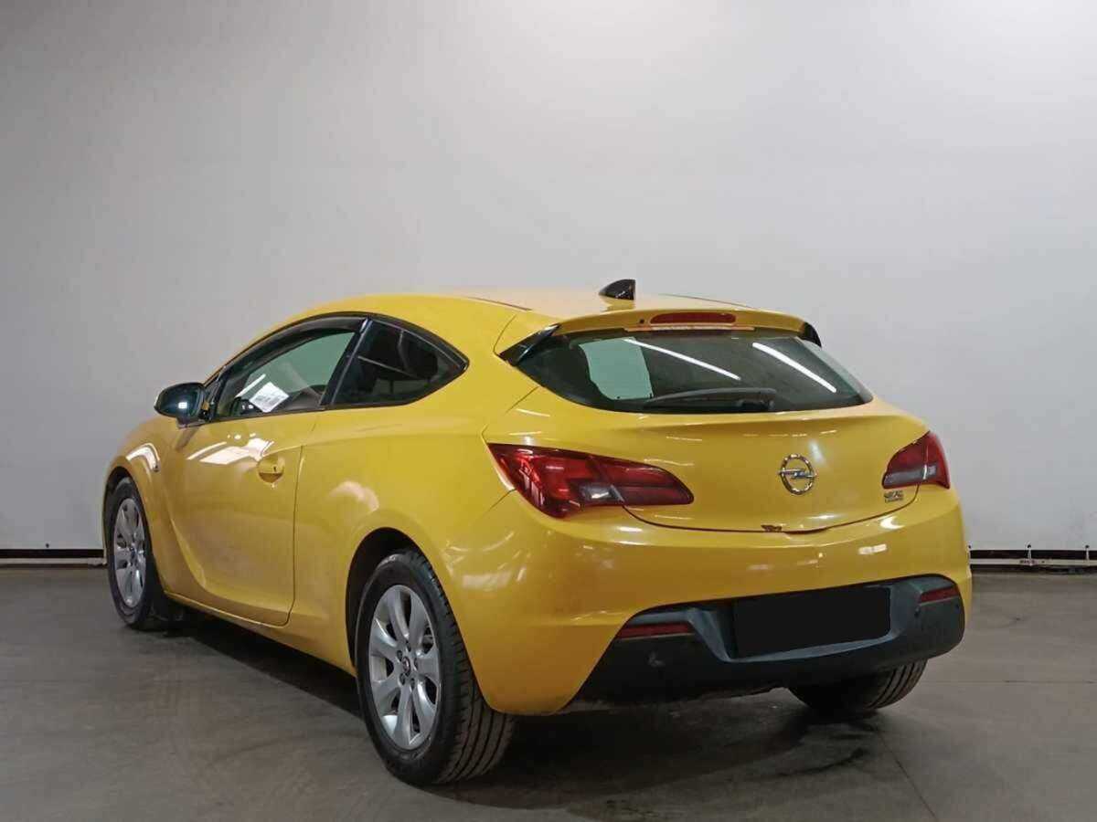 Opel Astra б/у, 2013, Механическая. Фото: #3