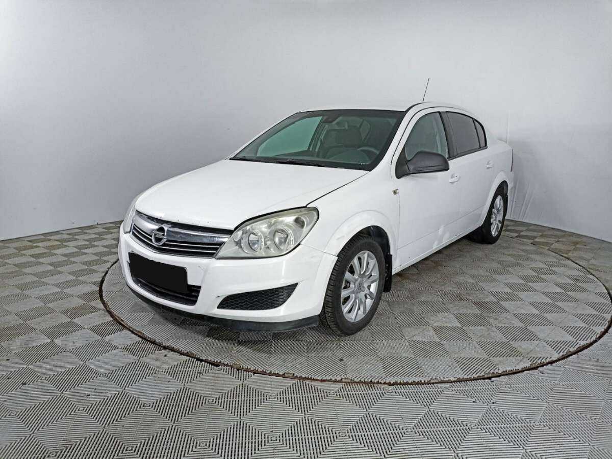 Opel Astra б/у, 2013, Механическая. Фото: #0