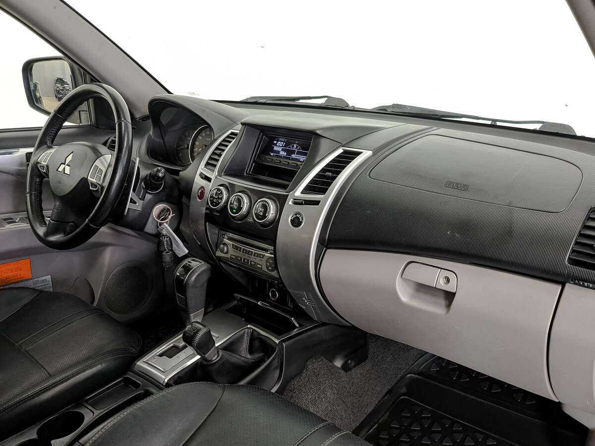 Mitsubishi Pajero Sport б/у, 2012, Автоматическая. Фото: #8