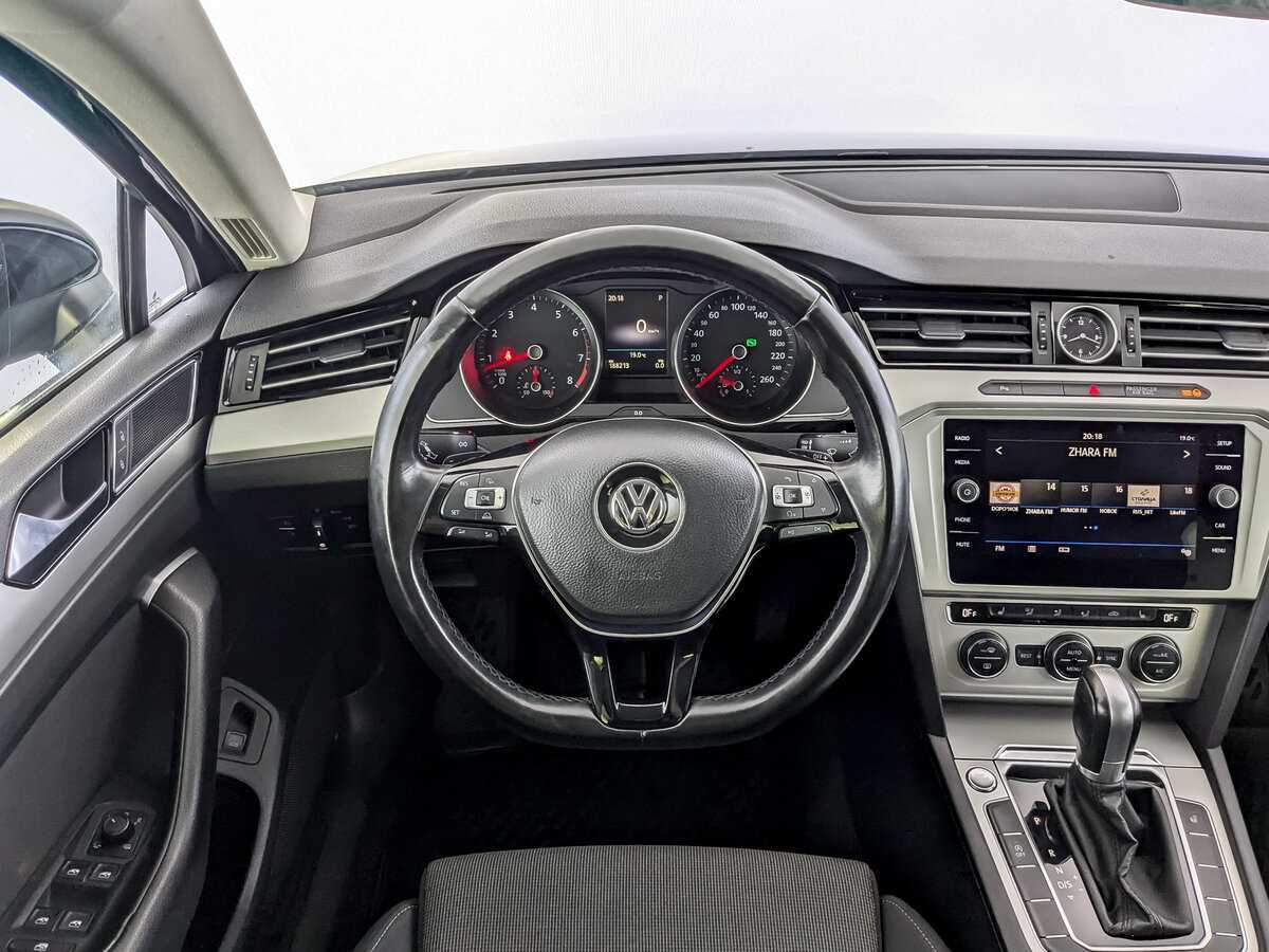 Volkswagen Passat б/у, 2018, Роботизированная. Фото: #16