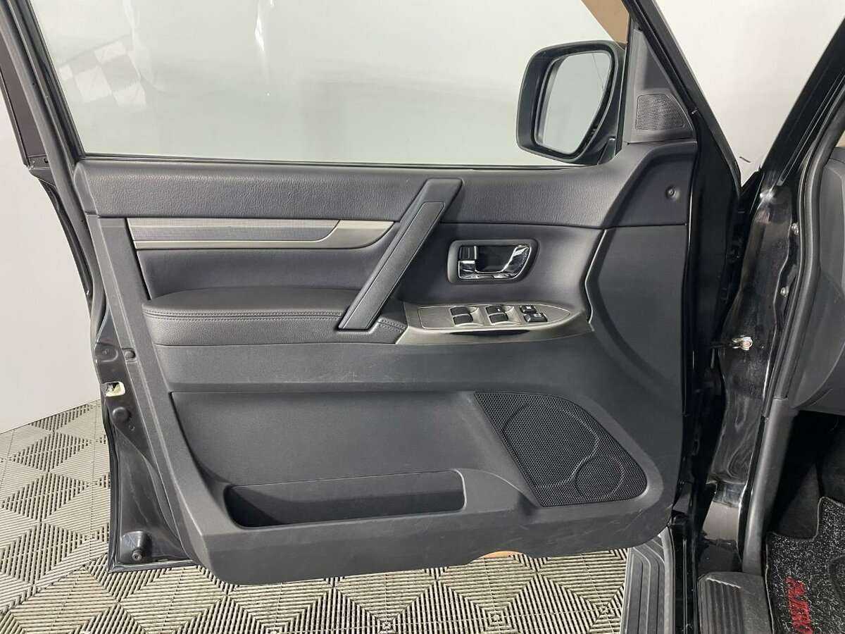 Mitsubishi Pajero б/у, 2012, Автоматическая. Фото: #7