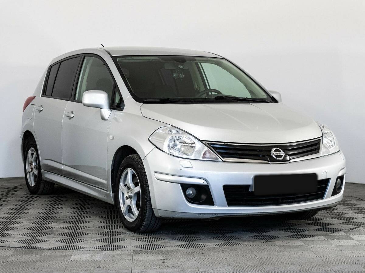 Nissan Tiida б/у, 2013, Автоматическая. Фото: #2