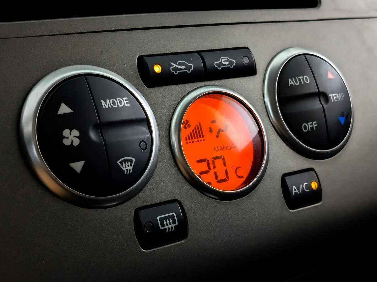 Nissan Tiida б/у, 2013, Автоматическая. Фото: #20