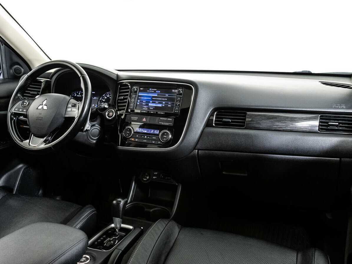 Mitsubishi Outlander б/у, 2016, Автоматическая. Фото: #8