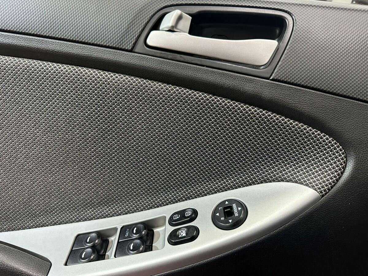 Hyundai Solaris б/у, 2013, Механическая. Фото: #13