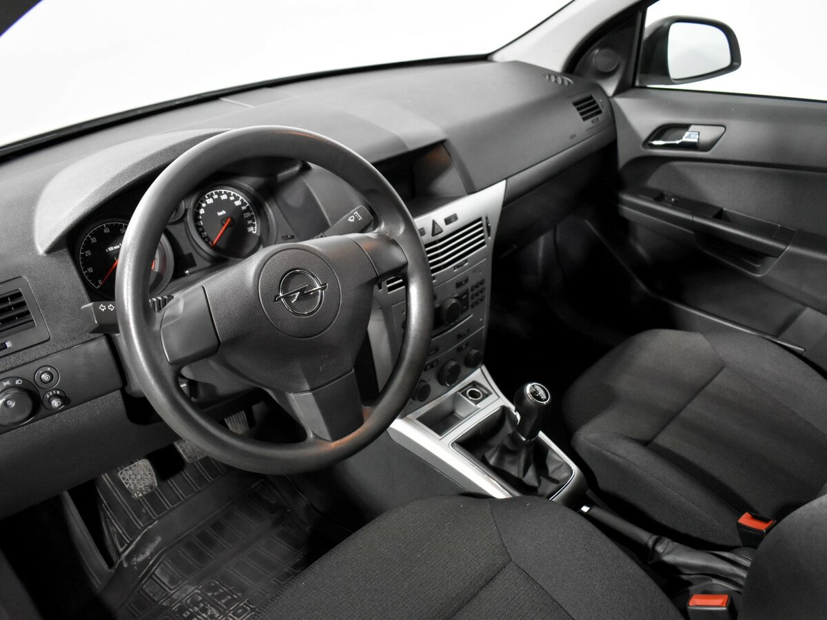 Opel Astra б/у, 2013, Механическая. Фото: #7