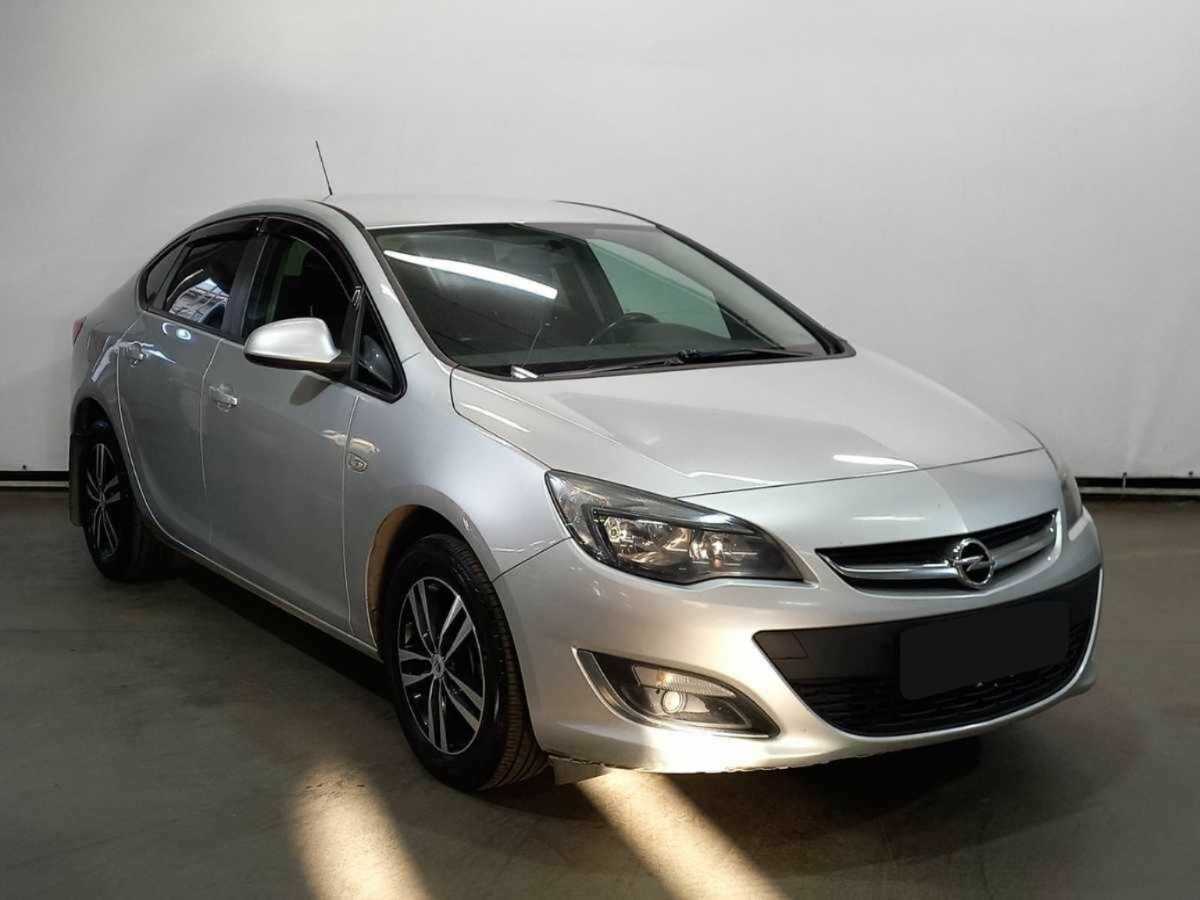 Opel Astra б/у, 2012, Механическая. Фото: #2