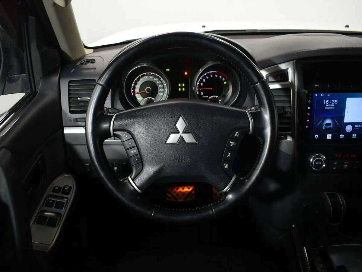 Mitsubishi Pajero б/у, 2015, Автоматическая. Фото: #11