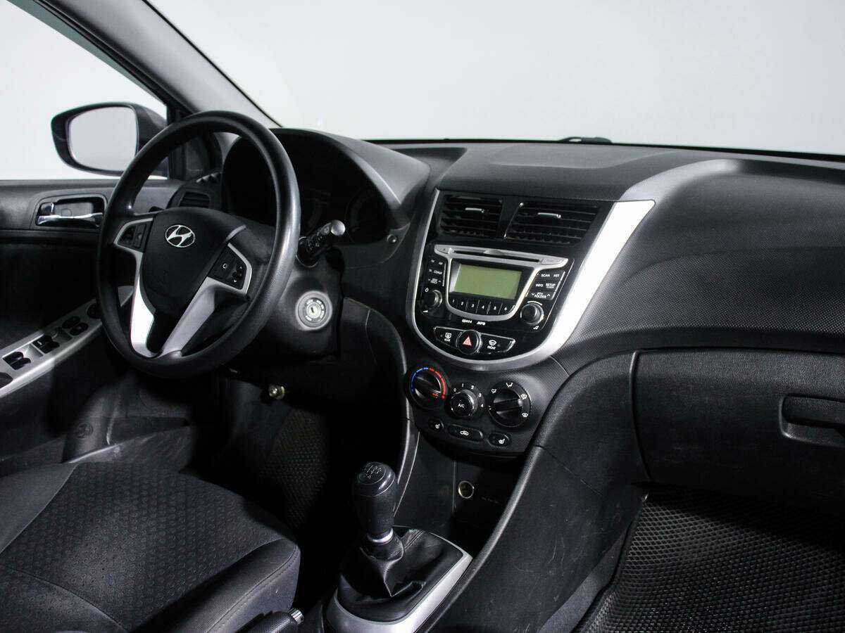 Hyundai Solaris б/у, 2012, Механическая. Фото: #6