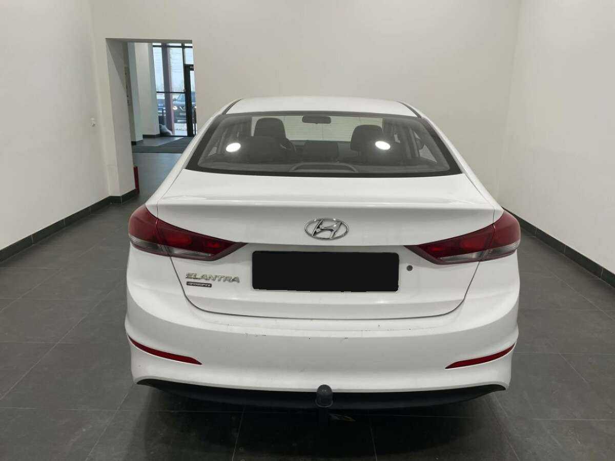 Hyundai Elantra б/у, 2016, Механическая. Фото: #3