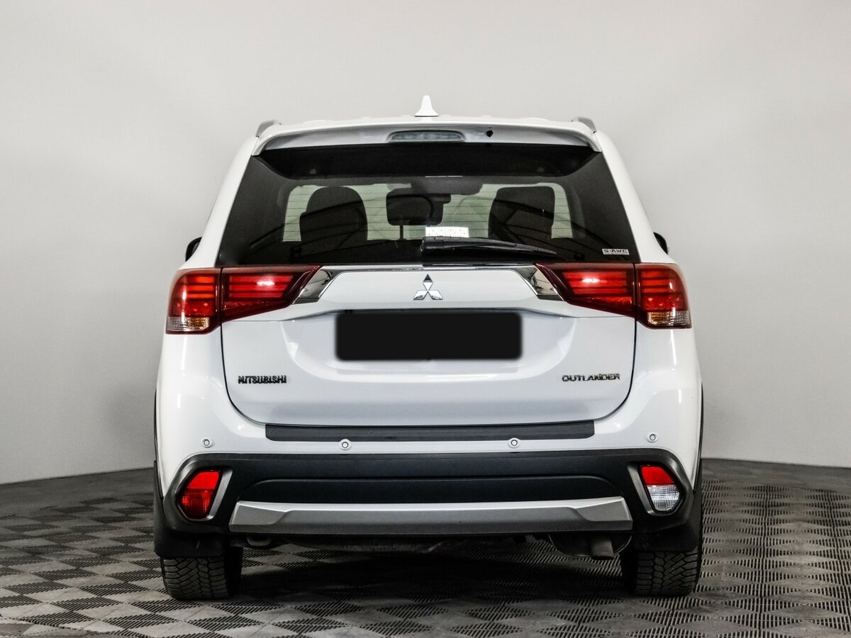 Mitsubishi Outlander б/у, 2017, Автоматическая. Фото: #4