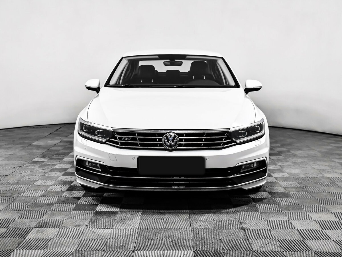 Volkswagen Passat б/у, 2018, Роботизированная. Фото: #1