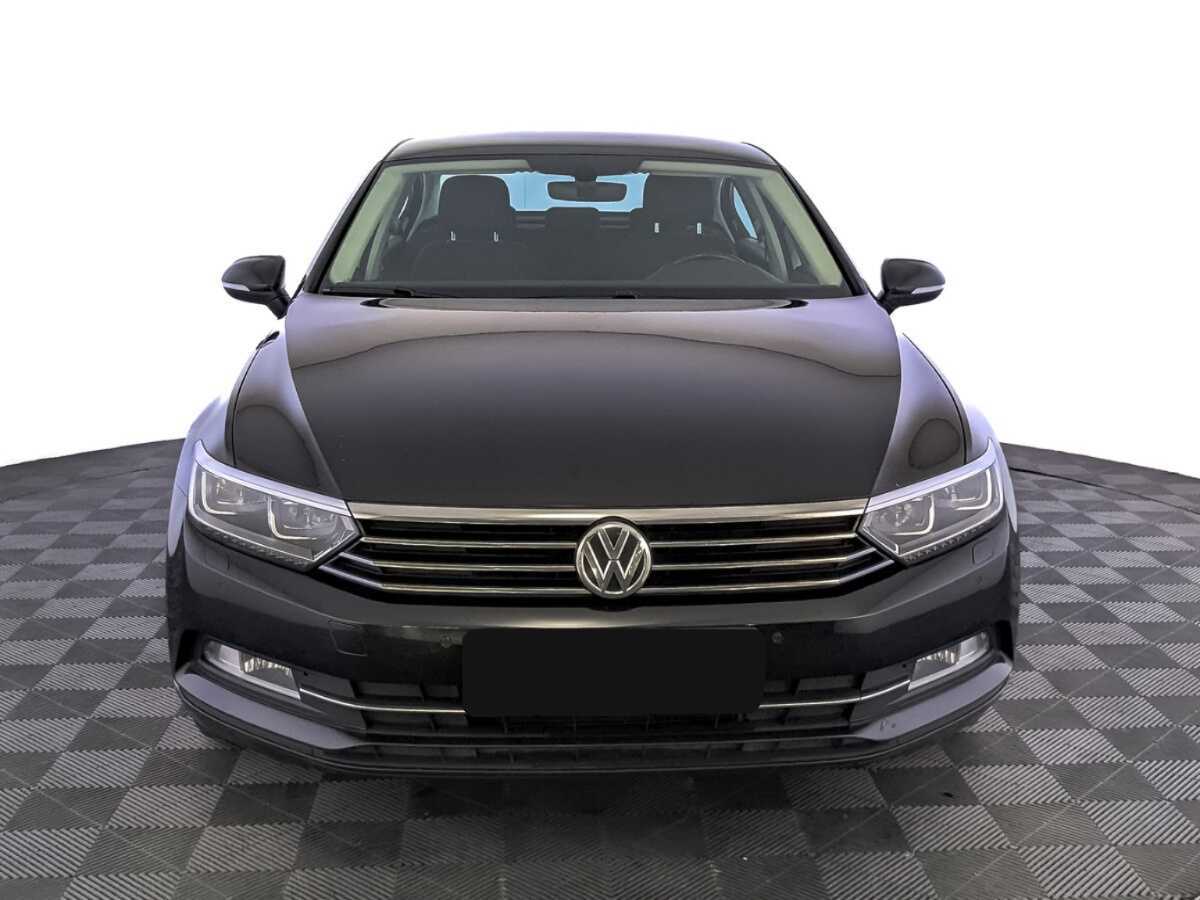 Volkswagen Passat б/у, 2018, Роботизированная. Фото: #1